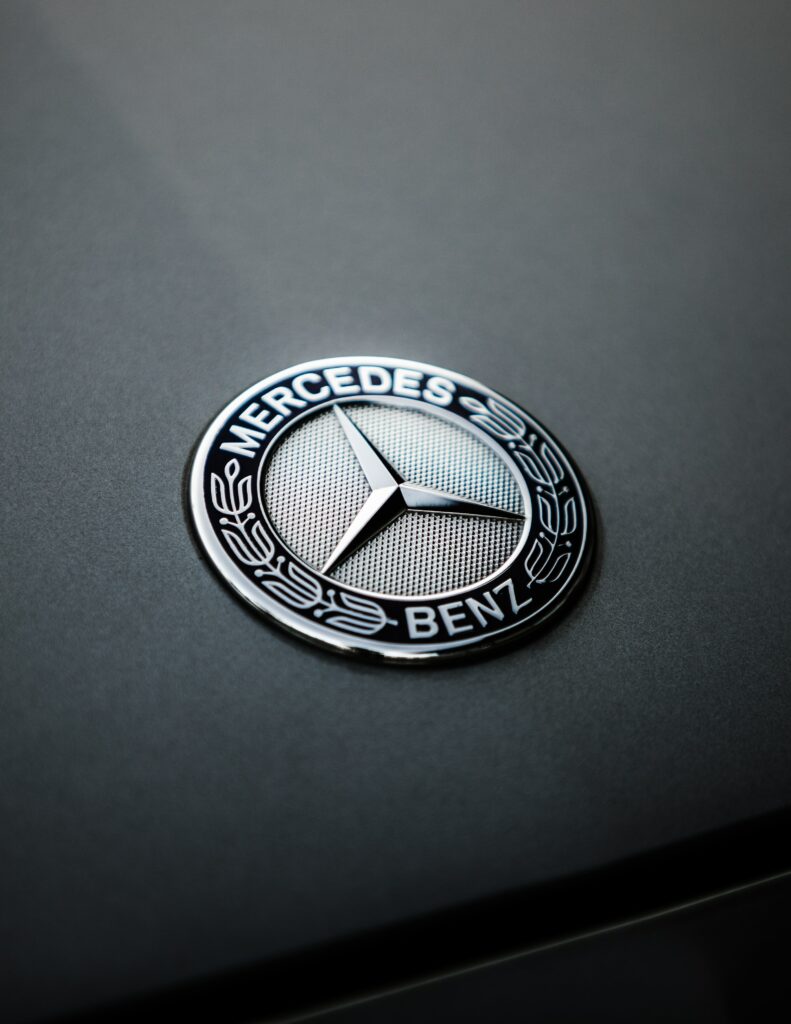 black and white round Mercedes Benz Logo - Photo by Cédric Streit on Unsplash